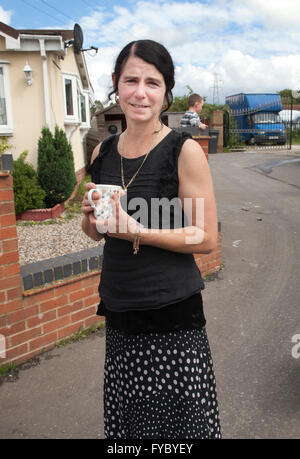 Candy Sheridan del Consiglio degli zingari, Dale Farm, nella periferia di Essex, il più grande viaggiatore irlandese e Gypsy sito in Europa Foto Stock