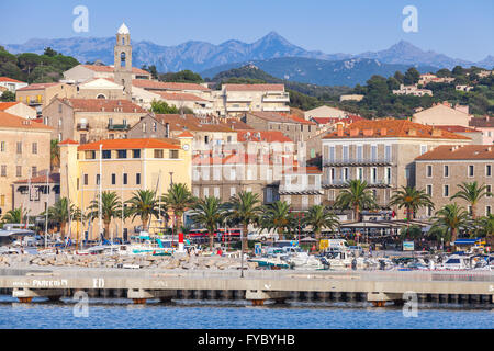 Propriano, Francia - luglio 3, 2015: Propriano paesaggio urbano costiero, regione a sud della Corsica, Francia Foto Stock