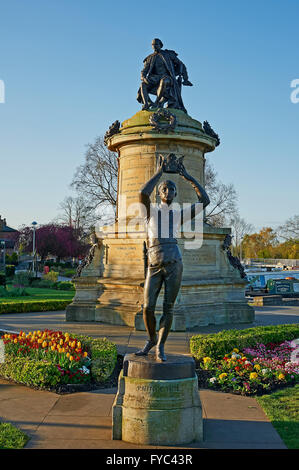 Borgo e William Shakespeare, parte del Memoriale di Gower statua in Bancroft giardini nel cuore di Stratford upon Avon. Foto Stock