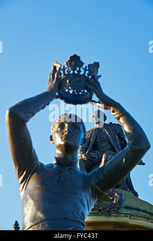 Borgo e William Shakespeare, parte del Memoriale di Gower statua in Bancroft giardini nel cuore di Stratford upon Avon. Foto Stock