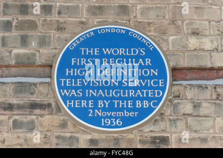 Targa blu che commemora il servizio Tv a Alexandra Palace, London Borough of Haringey, Greater London, England, Regno Unito Foto Stock