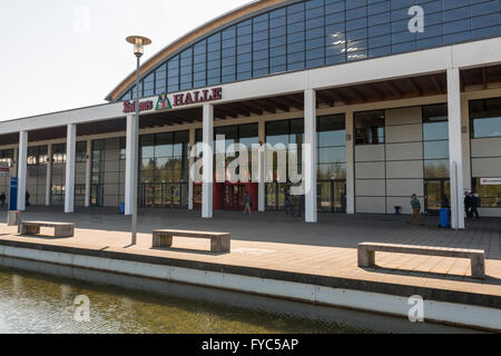 FRIEDRICHSAFEN, Germania - 20 aprile 2016. Entrata al centro espositivo di Friedrichshafen Airport in Germania Foto Stock