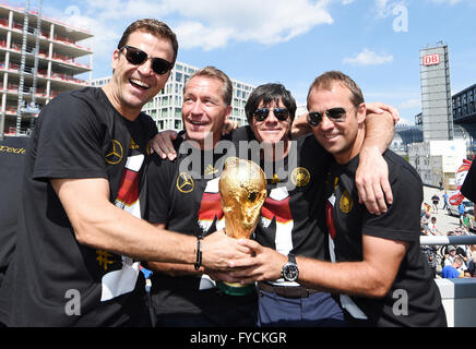 Giro su di un carrello, la ricezione del team nazionale tedesco dopo la loro vittoria alla Coppa del Mondo FIFA 2014, ventola party presso il Foto Stock