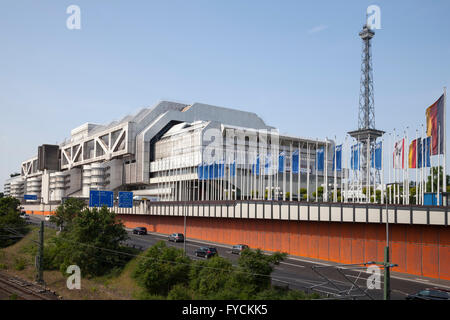 ICC, Internationales Congress Centrum , il Centro Congressi Internazionale, con la torre della radio, Funkturm Berlino e il ubran Foto Stock