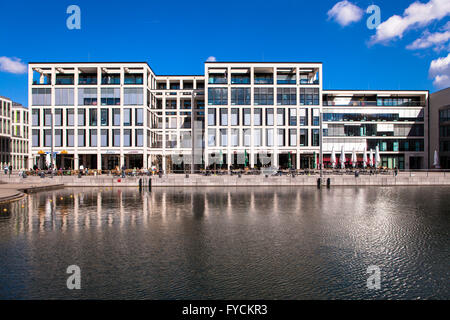 L'Europa, in Germania, in Renania settentrionale-Vestfalia, Dortmund, edifici per uffici e ristoranti presso l'Seeweg presso il lago di Phoenix in distric Foto Stock