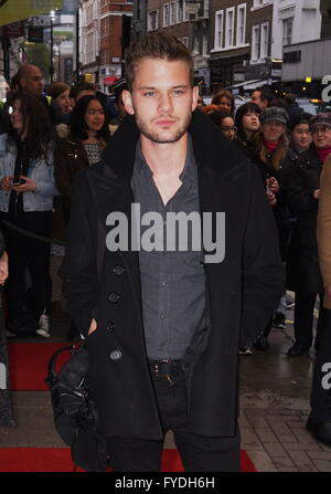 Londra, Regno Unito. Xxv Aprile 2016. Richard Madden, frequentare il Dottor Faust - Gala di apertura notte al Duke of York's Theatre, St Martin's Lane , London. Credito: Vedere Li/Alamy Live News Foto Stock