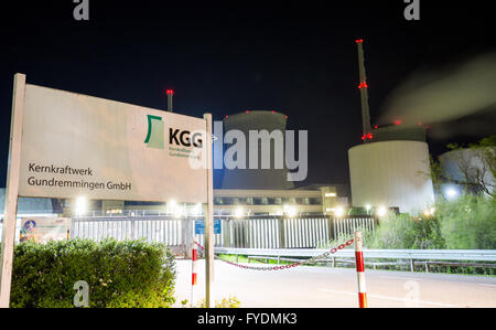 Gundremmingen, Germania. Xxv Aprile, 2016. L'ingresso principale di Gundremmingen centrale nucleare a Gundremmingen, Germania, 25 aprile 2016. Foto: MARC MUELLER/dpa/Alamy Live News Foto Stock