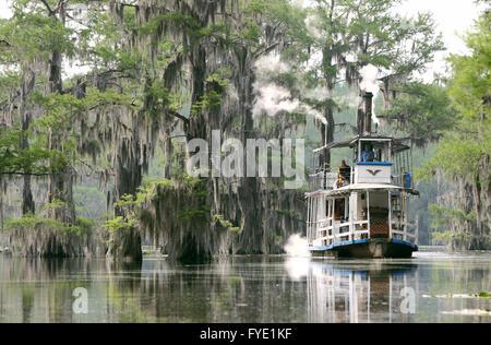 Il grazioso Ghost ruota a palette barca su un tour di Caddo lago vicino incerta, Texas. Foto Stock