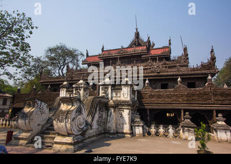 Shwenandaw Kyaung Tempio o Golden Palace Monastero a Mandalay, Myanmar Foto Stock