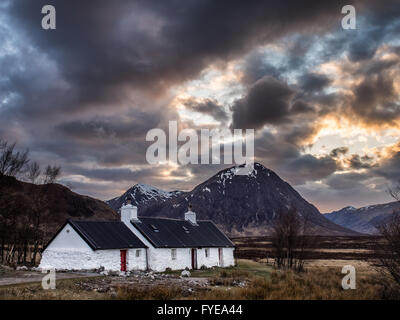 Ultima luce su Blackrock Cottage, Glencoe Foto Stock