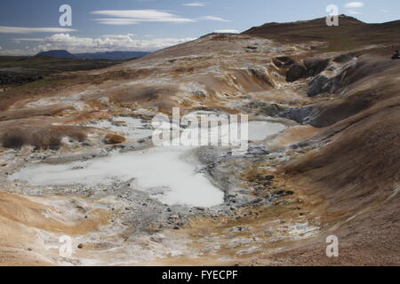 Mudpots in Krafla area vulcanica Foto Stock