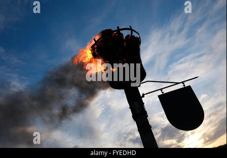 Faro commemorativo acceso sul fuoco, melton constable, North Norfolk, Inghilterra Foto Stock