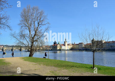 Praga, Repubblica Ceca. Strelecky Island (ostrov) nella Moldava Foto Stock