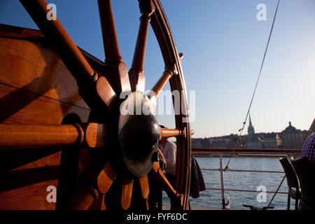 Nave timone e una vista su Stoccolma, Svezia Foto Stock