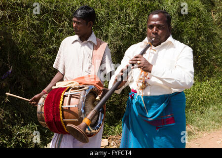 Sri Lanka, Nuwara Eliya, Saraswati festival, musicisti, batterista e Nadaswaram suonatore di corno Foto Stock