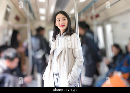 Imprenditrice in metropolitana Foto Stock