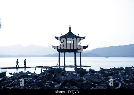 Antico padiglione sul lago ovest Foto Stock