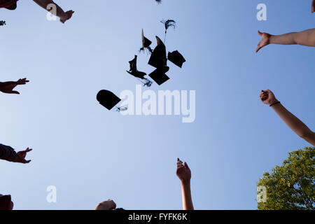 Diploma di scuola superiore cappelli alta Foto Stock