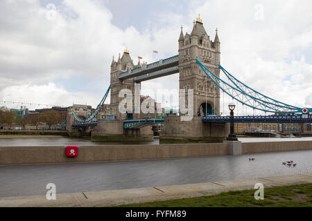 Vista generale GV del Tower Bridge, London SE1 Foto Stock