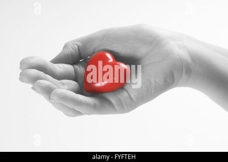 Cuore in mano immagine concettuale. Amore Foto Stock