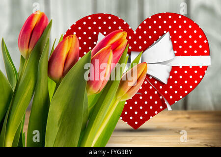 Immagine composita del cuore a forma di scatola di caramelle Foto Stock