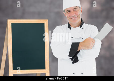 Immagine composita dell uomo in uniforme dello chef holding mannaia a base di carne Foto Stock