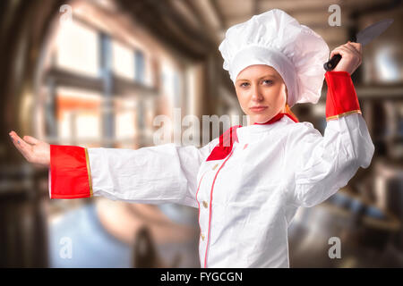 Immagine composita di pretty chef per affettare con lama Foto Stock