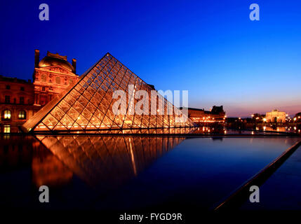 APR 16, Parigi - Estate in mostra al Museo del Louvre Foto Stock