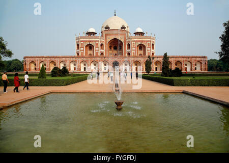 Fontana e la tomba di Humayun, New Delhi, India Foto Stock