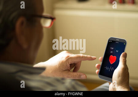 Concetto di salute: Senior uomo con una salute app in un 3d generati sullo smartphone. Grafici dello schermo sono costituiti. Foto Stock