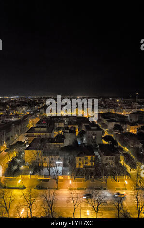 Vista della città di Rimini di notte Foto Stock