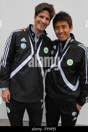 Timm Klose e Ja-Cheol Koo (VfL Wolfsburg) Foto Stock