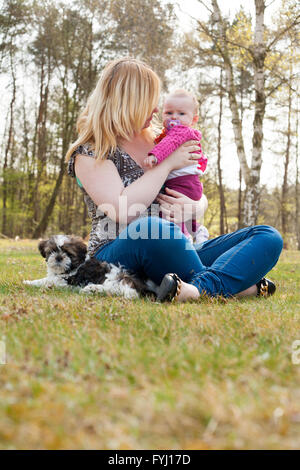 Sua madre e la sua bambina Foto Stock