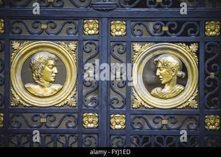 Porta d'oro, architettura tipica della città spagnola di Valencia Foto Stock