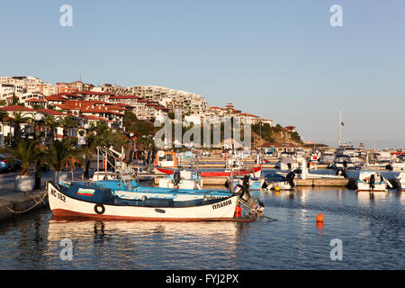 SVETI VLAS - 29 agosto: Yachtport Marina Dinevi, Agosto 29, 2014. Sveti Vlas è una città e località balneare sulla costa del Mar Nero Foto Stock