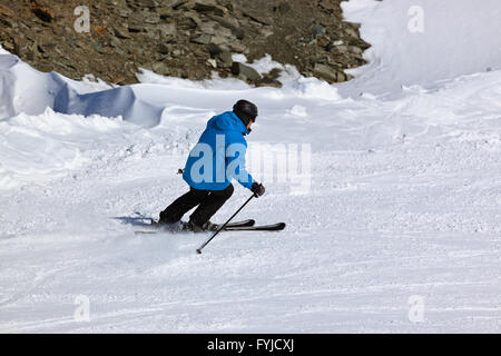 Sciatore in montagna ski resort a Innsbruck - Austria Foto Stock