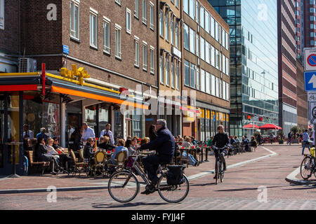 Bar e ristorante sulla strada Binnenrotte, downtown, Rotterdam, Paesi Bassi Foto Stock