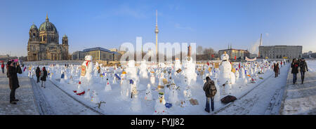 Pupazzo di neve 2010 Demo sulla Schlossplatz, Berlino Foto Stock