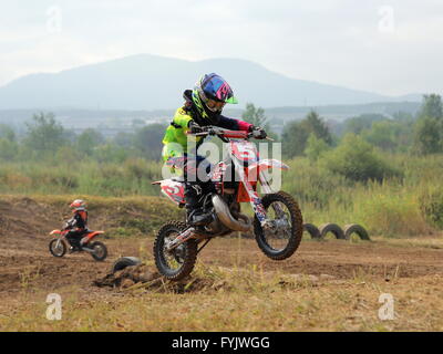 ARSENYEV, Russia - 30 ago: Rider partecipa al round di t Foto Stock