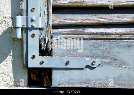 Finestra grigia palazzi viladosia italia abstract Foto Stock