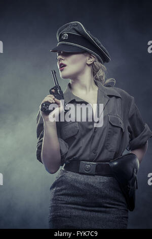 Rievocazione storica, ufficiale donna tedesca, rappresentazione della tirannia e l'oppressione Foto Stock