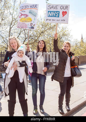 Londra, Regno Unito. 27 apr, 2016. Il secondo giorno di sciopero dei medici in formazione. I medici in formazione risolvere è forte il secondo giorno di sciopero sulle condizioni di lavoro. Credito: Jane Campbell/Alamy Live News Foto Stock