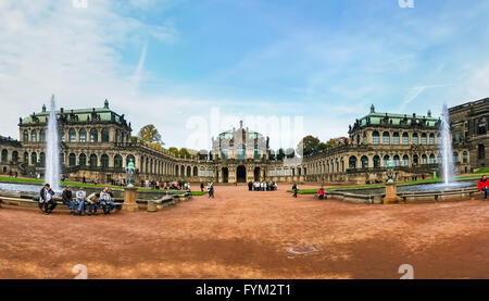 Vista sul palazzo Zwinger a Dresda, Germania Foto Stock