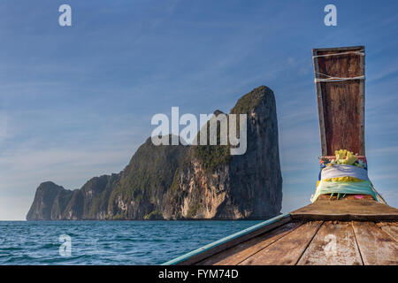 Tailandia Krabi le Isole Phi Phi Phi Phi Leh scogli a strapiombo Foto Stock