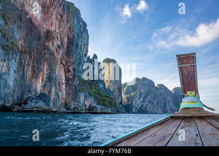 Tailandia Krabi le Isole Phi Phi Phi Phi Leh scogli a strapiombo Foto Stock