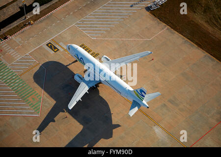 Sky Angkor Airlines Airbus A320 all'Aeroporto Internazionale di Siem Reap, Siem Reap, Cambogia - aerial Foto Stock