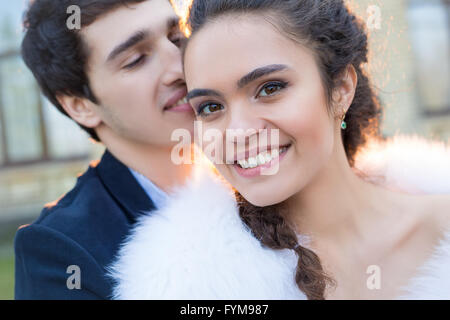 Chiudere ritratto di felice coppie in viaggio di nozze Foto Stock