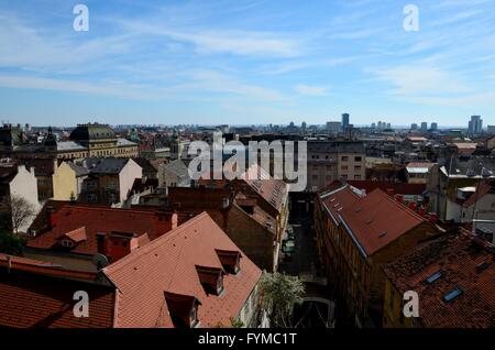 Vista aerea della città storica skyline con tetti rossi di Zagabria Croazia Foto Stock