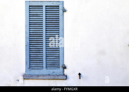 Finestra grigia viladosia palazzi in mattoni di calcestruzzo Foto Stock