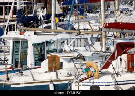 Yacht ormeggiati a Marina Foto Stock